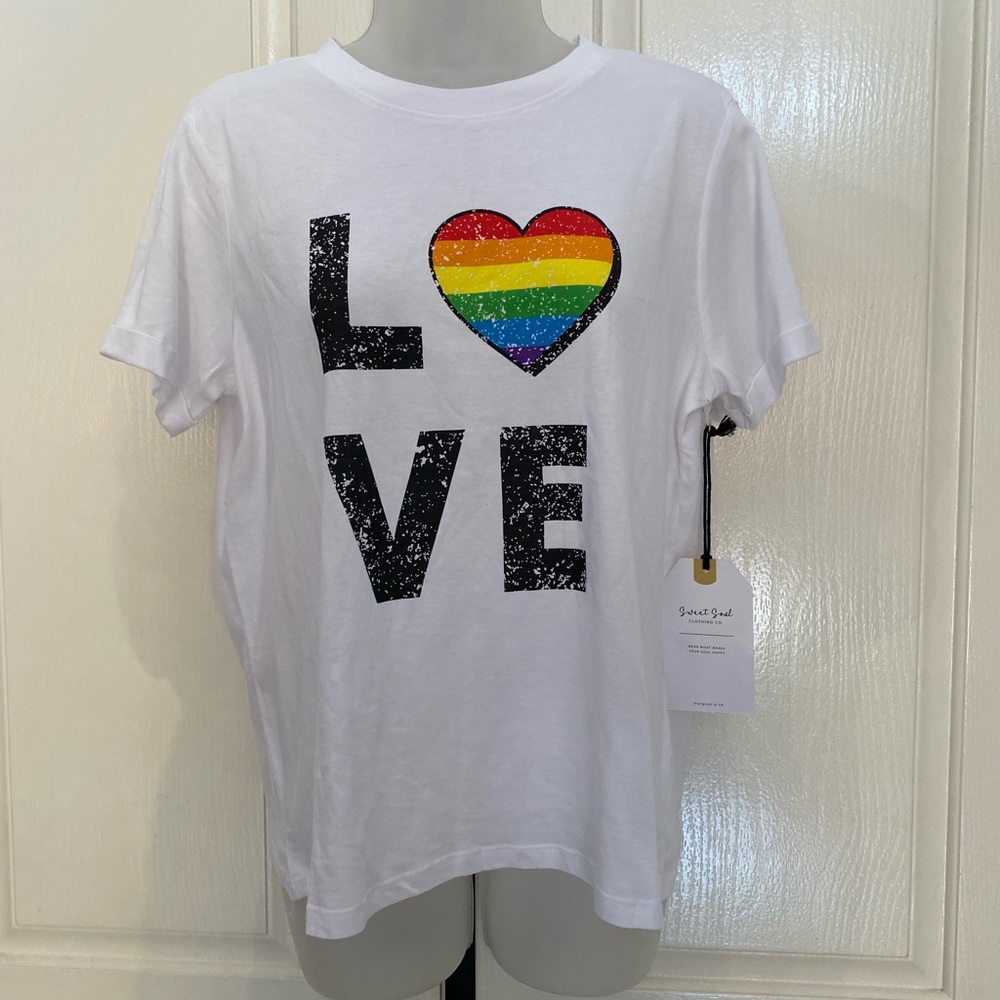 SWEET SOUL “Love” Rainbow Heart Tshirt S